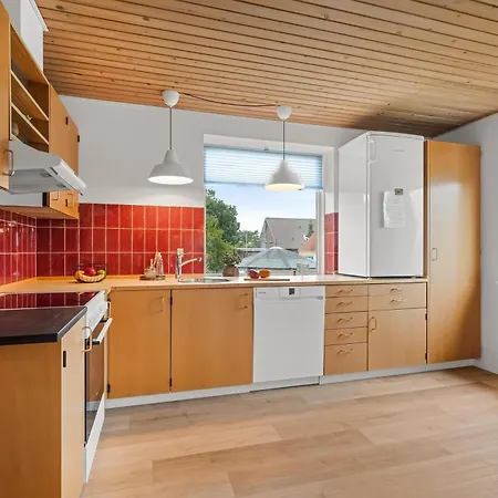 Modernized On With Water Views And Enclosed Terrace Vakantiehuis