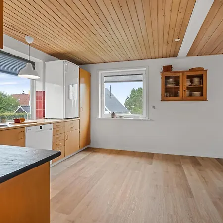 Modernized On With Water Views And Enclosed Terrace Vakantiehuis Fur